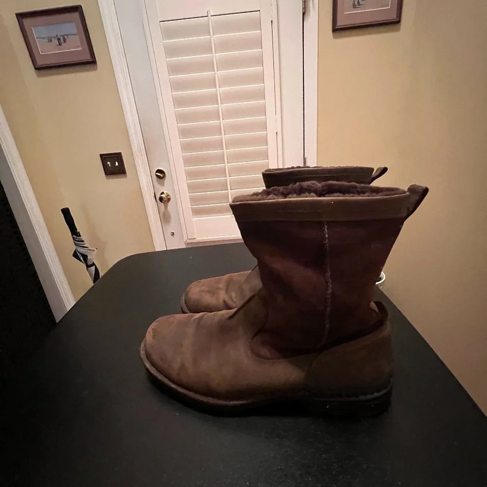 Ugg size 13 lined waterproof boots 5626